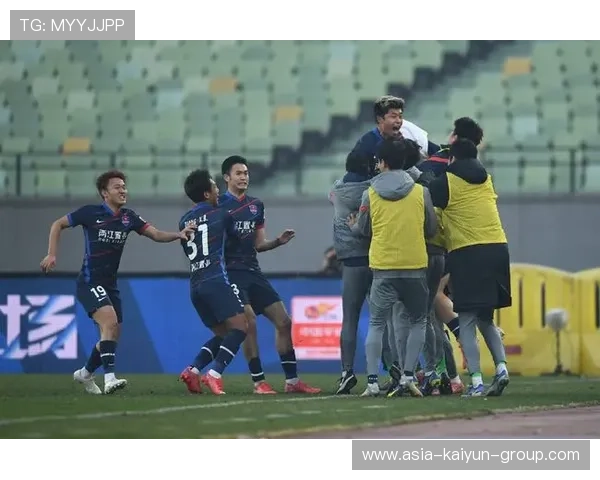 维尼修斯个人突破连过两人抽射死角，打破近半年竞技进球荒